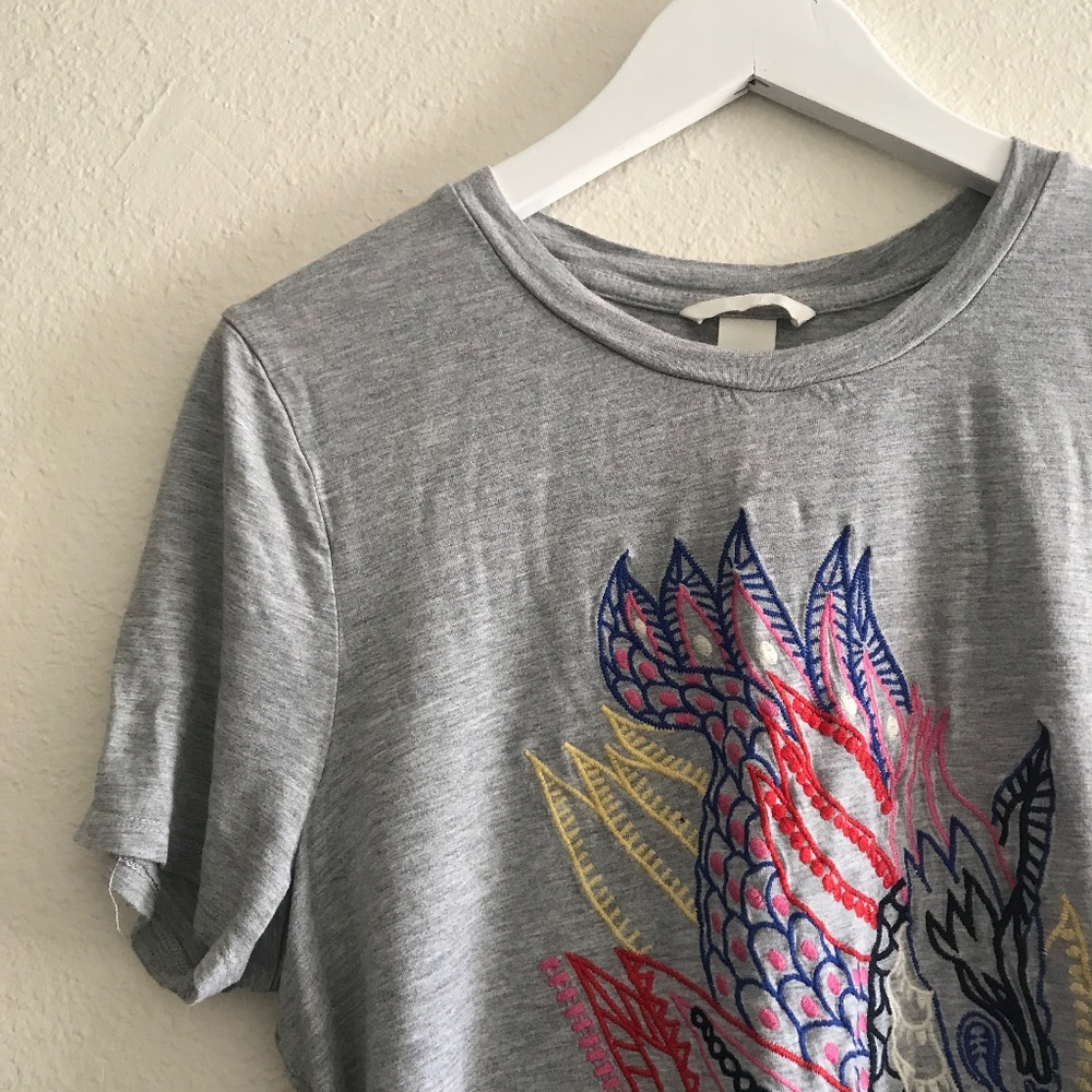 H & M grey t-shirt w/colorful design